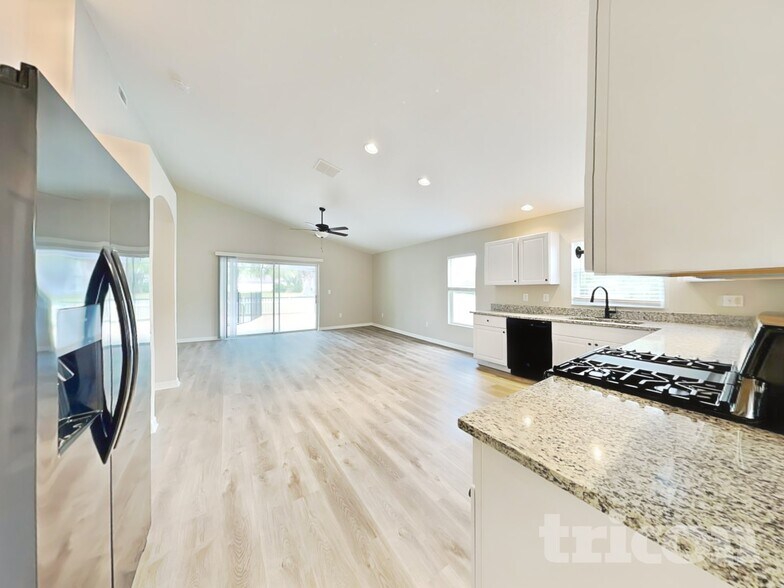 Building Photo - 24307 Satinwood Ct