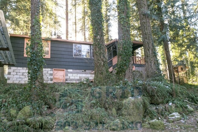 Building Photo - Rustic Riverfront Cottage Available For Rent! - Battle Ground, WA