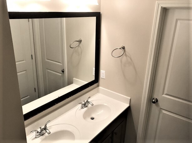 Building Photo - 498 Stonebridge Cir