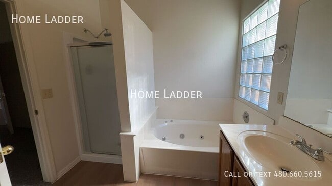 Building Photo - 440 N Leoma Ln