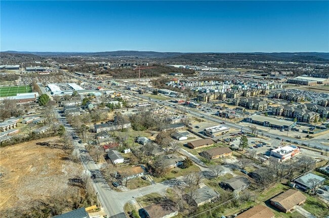 Building Photo - 1935 W Stone St