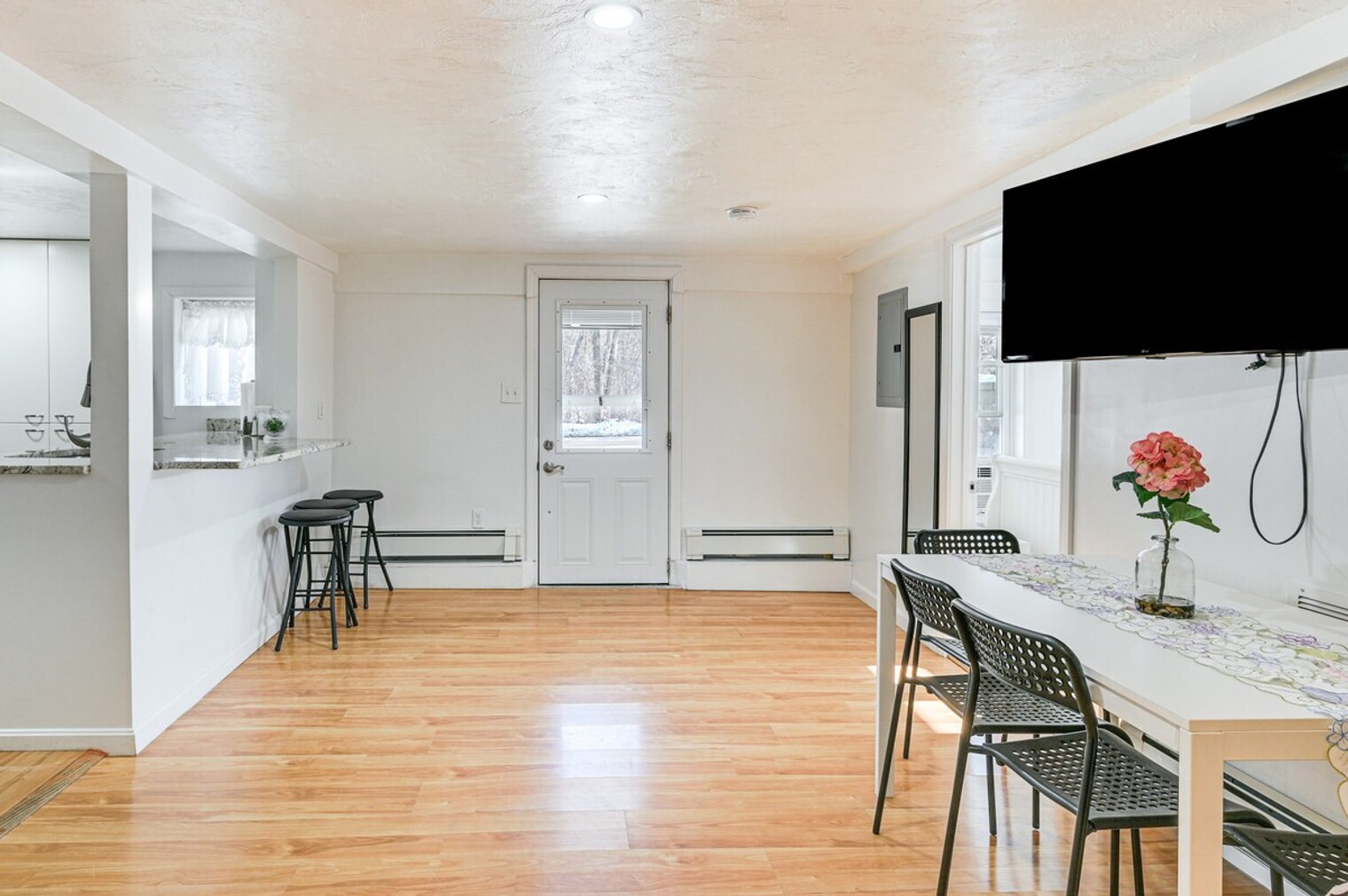 Building Photo - 815 Donata Rd