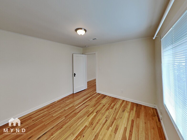 Building Photo - 2118 Roosevelt Ave