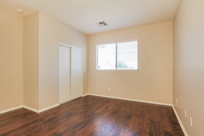 Building Photo - 6046 W Illini St