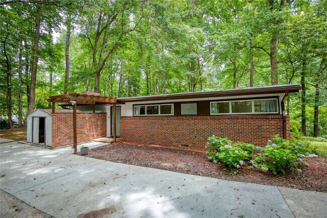 Building Photo - 2700 Brook Park Way