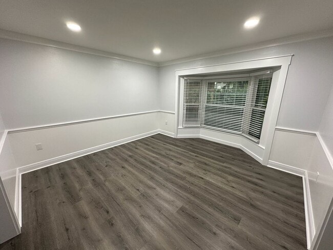 Building Photo - Spacious 4 Bedroom 3 Bath in Southoak