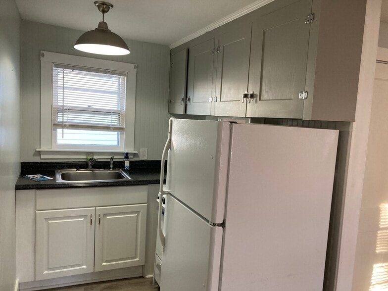 Building Photo - 31 W Old Orchard Ave