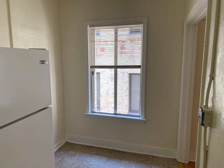 Building Photo - 415 S Grand View St