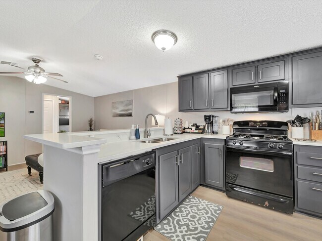 Building Photo - 506 Main St