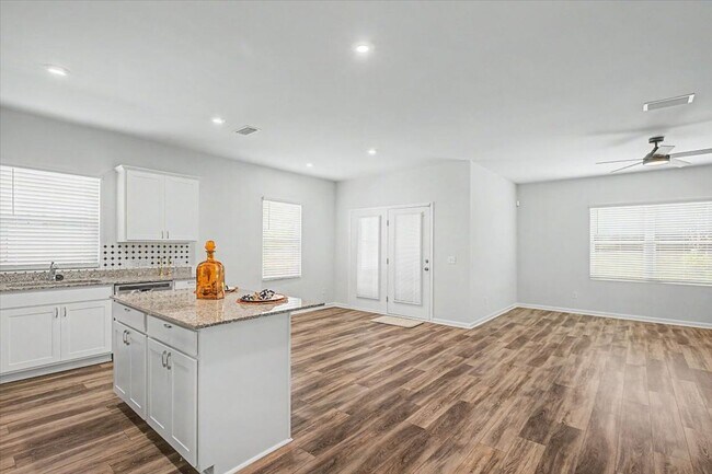 Building Photo - 783 Longleaf Dr