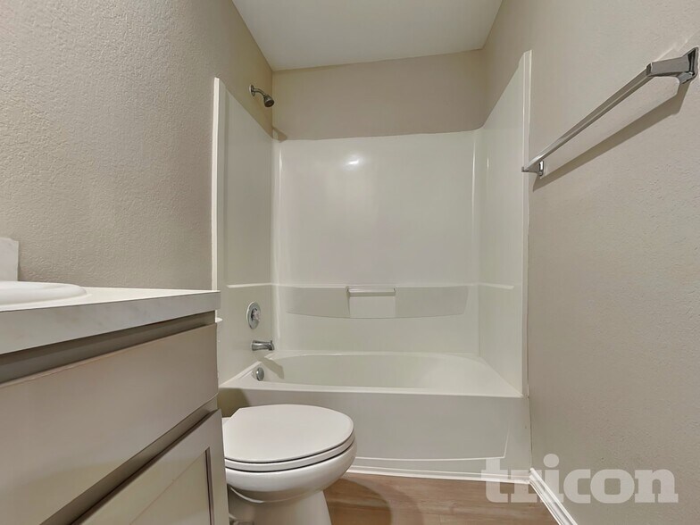 Building Photo - 17552 Rosewood Manor Ln