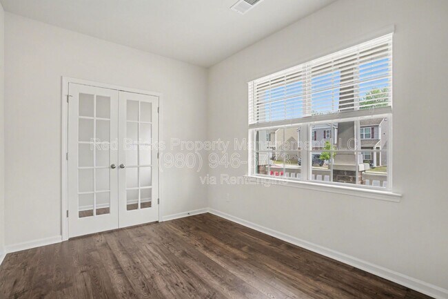 Building Photo - 11010 Austin Estates Dr