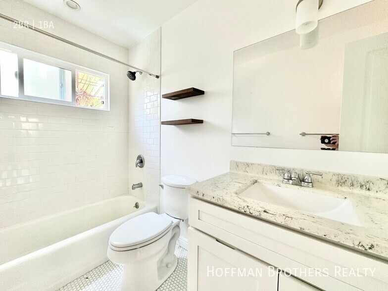 Building Photo - 11153 1/2 La Maida St