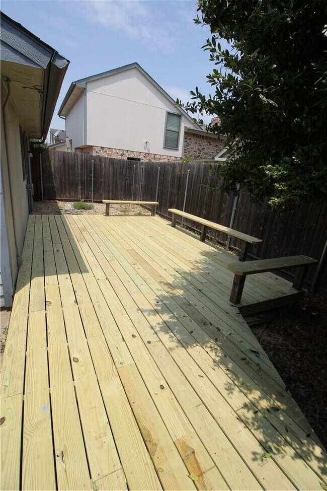 Building Photo - 2 Bedroom, 2 Bath  in Bryan Place