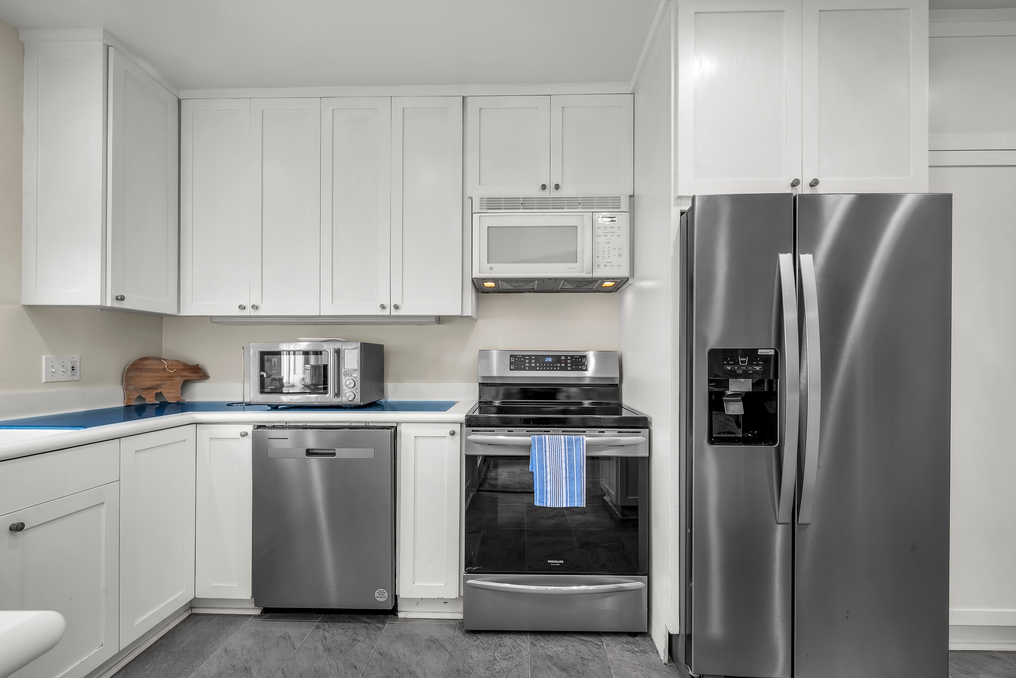 Building Photo - 8207 Stewart Ave