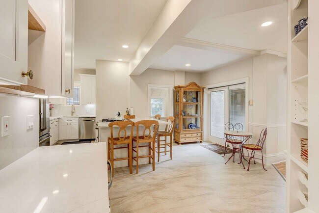 Building Photo - 2105 S Fillmore St