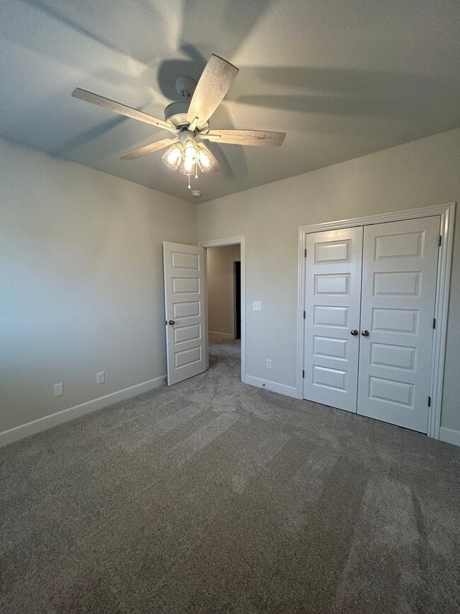 Building Photo - Beautiful Modern Home in Pea Ridge!