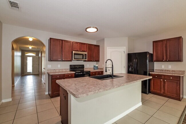 Building Photo - 16188 Yelloweyed Dr