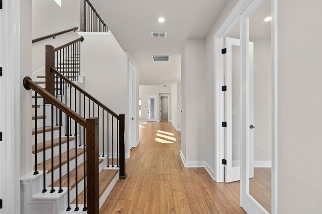 Building Photo - 6504 Barnstorm Wy