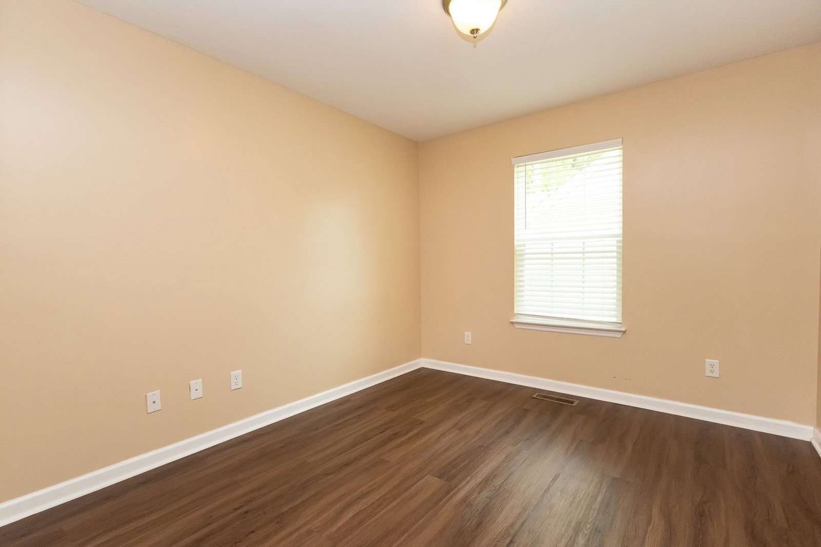 Building Photo - 4705 Montview Dr