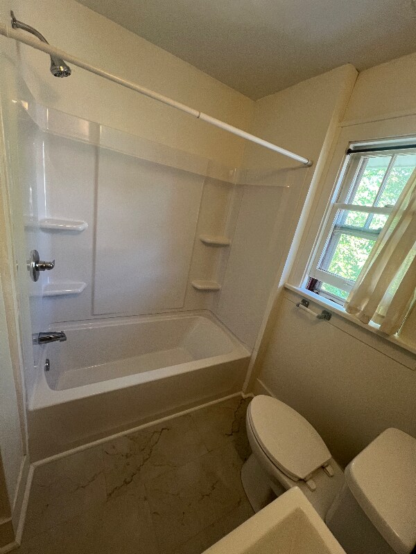 Building Photo - 420 Davis St