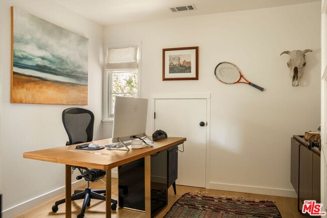 Building Photo - 2410 Nichols Canyon Rd