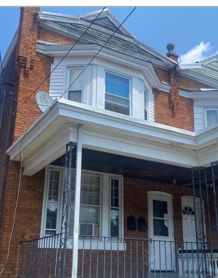 Building Photo - 2219 Madison St