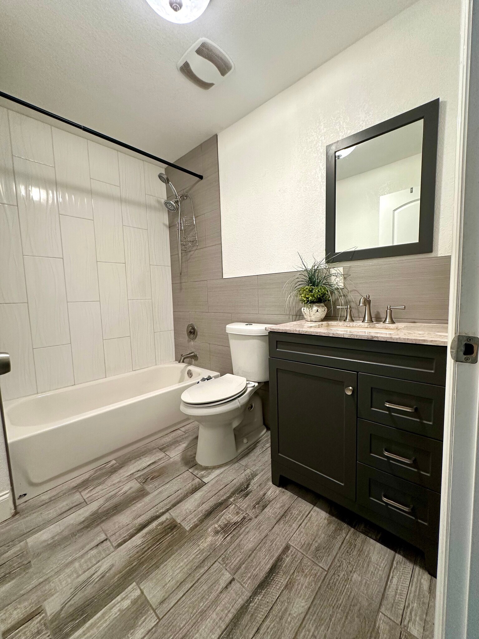 Full Bathroom - 423 Ololu Dr