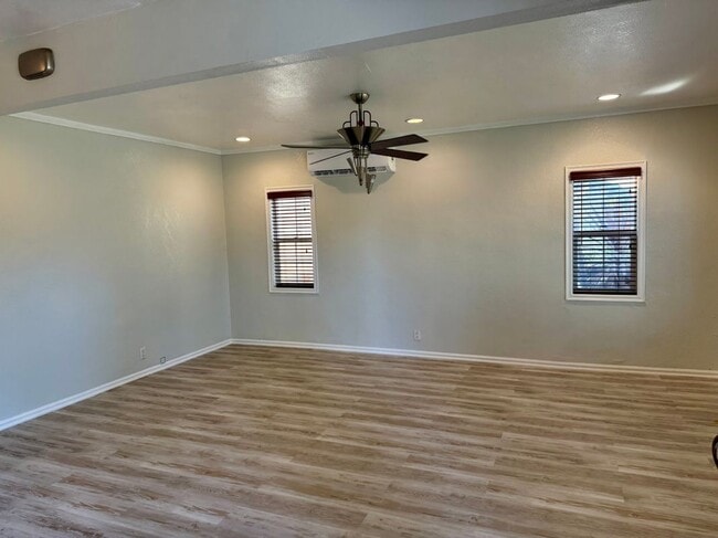 Building Photo - 825 San Marino Ave