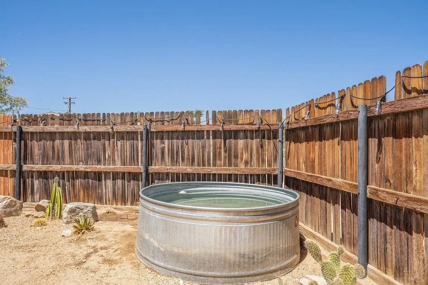 Building Photo - 58632 Barron Dr