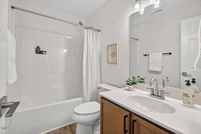 Building Photo - 3 Chownings St