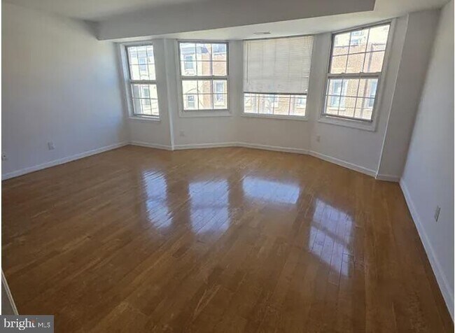 Building Photo - 455 N 12th St