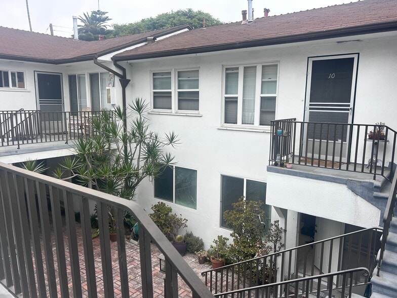 Building Photo - 12012 Washington Pl