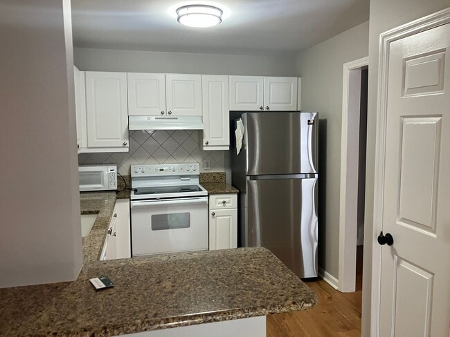 Building Photo - 2 Bedroom / 2.5 Bathroom @ Brighton Bay