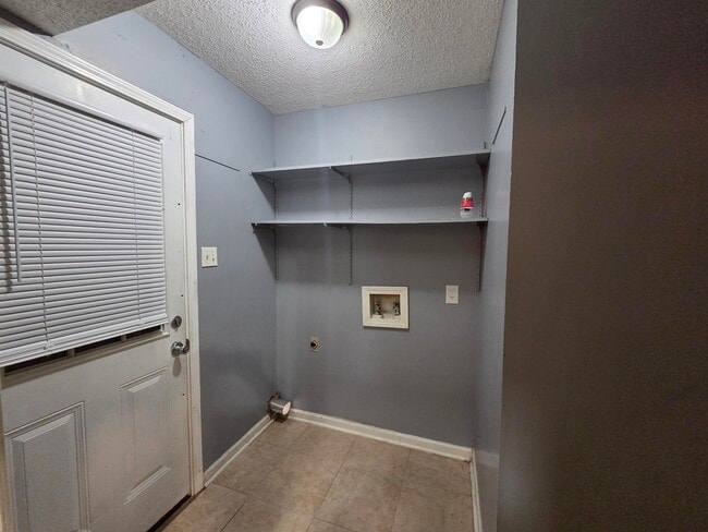 Building Photo - 96 Willow Dr