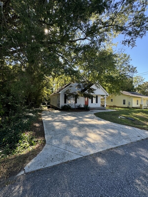 Building Photo - 1226 Milton Ave