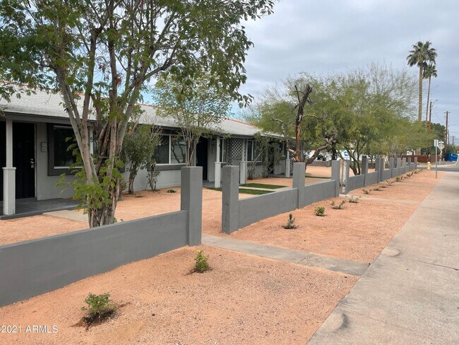 Building Photo - 2242 N 29th Pl