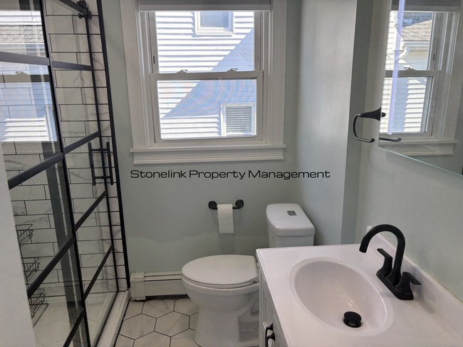 Building Photo - 321 Budlong Rd