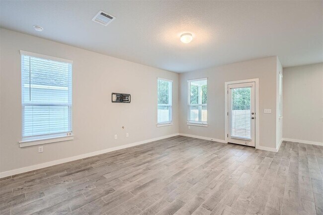 Building Photo - 105 Appleberry Ln