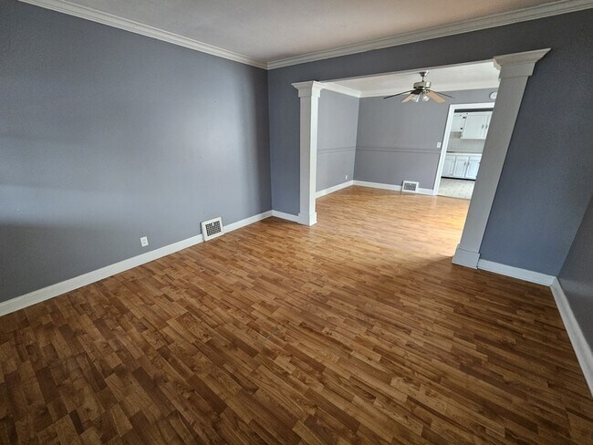 Building Photo - 10014 Sladden Ave