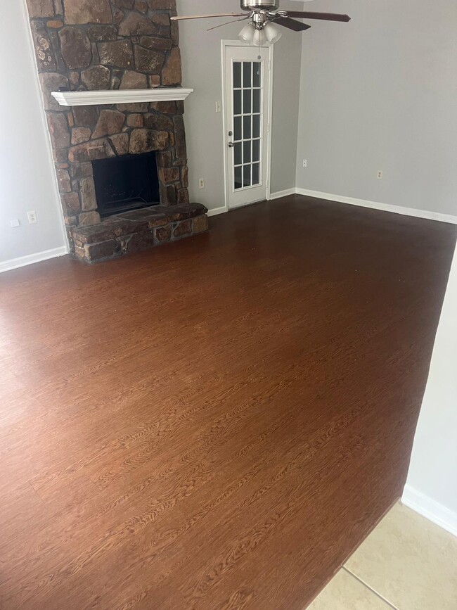 Building Photo - 4894 Northdale Dr