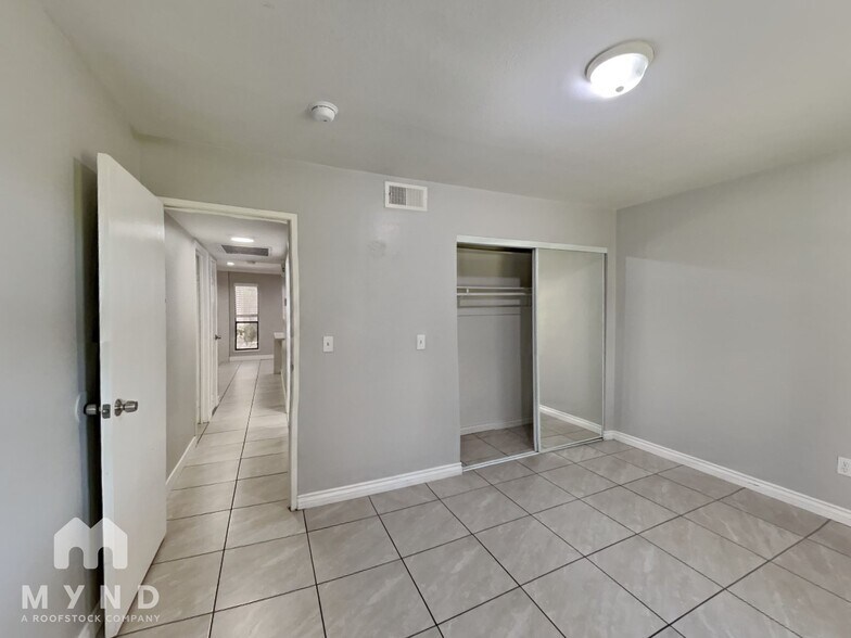 Building Photo - 4744 O'Bannon Dr
