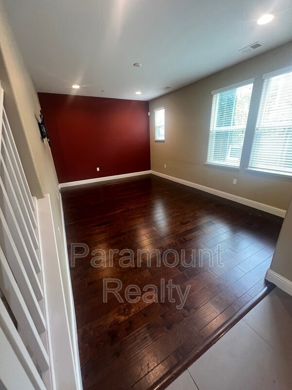 Building Photo - 3203 Vittoria Loop