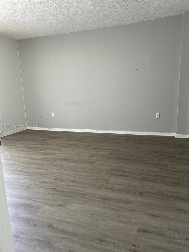 Building Photo - 17600 N Bay Rd