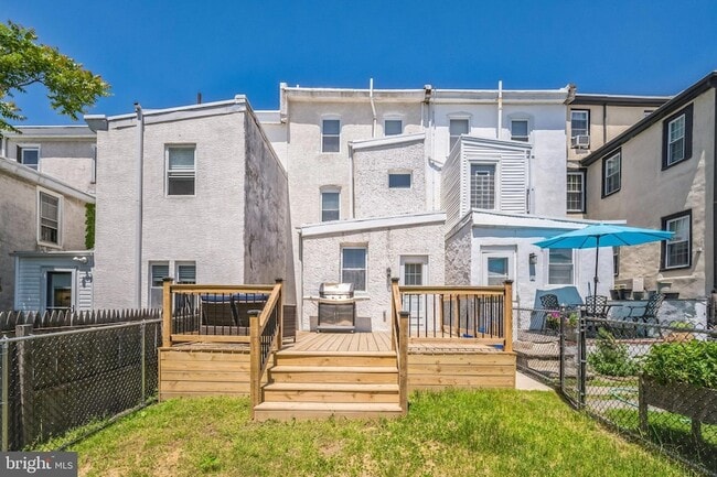 Building Photo - 126 Ripka St