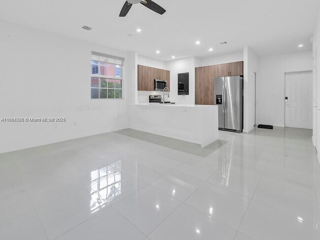 Building Photo - 1350 Crystal Way
