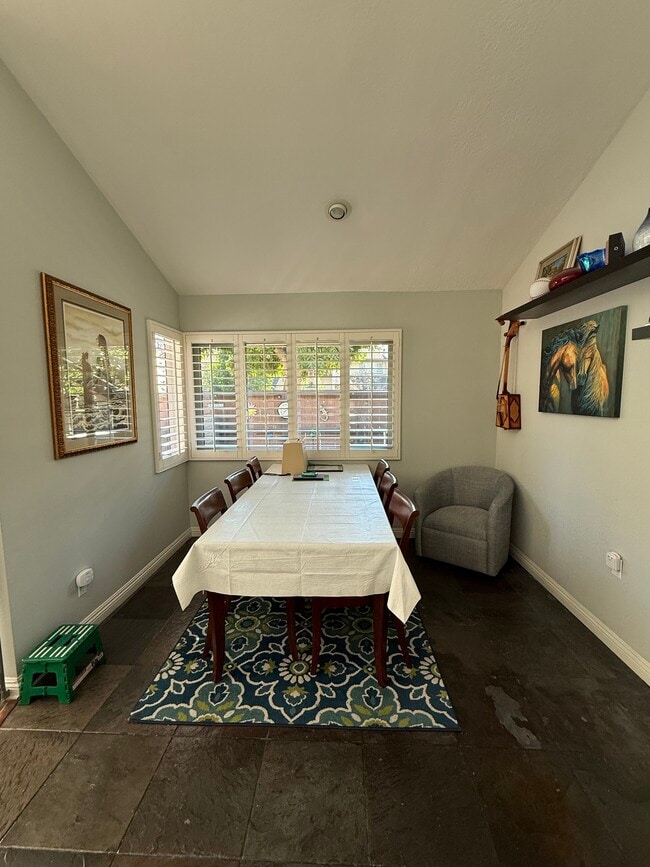 Building Photo - 224 S Marengo Ave