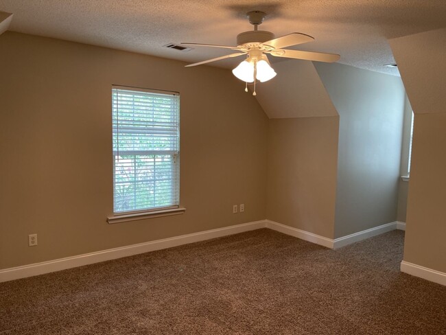 Building Photo - 193 Landing Way