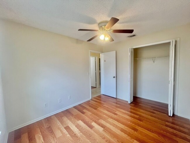Building Photo - Orlando - 4 Bedroom, 2 Bathroom - $2550.00