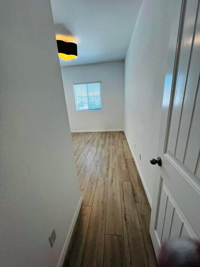 Building Photo - 1129 Vermilion Dr